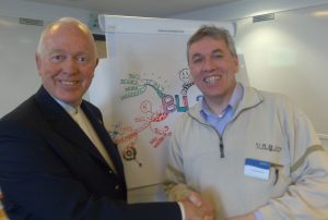 Tony Buzan concratulates Rudy Rensink as a Buzan Licensed Instructor